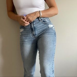 CURVY STRETCH MOM JEANS